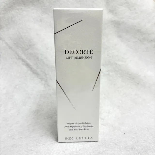 本日は【DECORTE化粧水】をお買取いたしました。