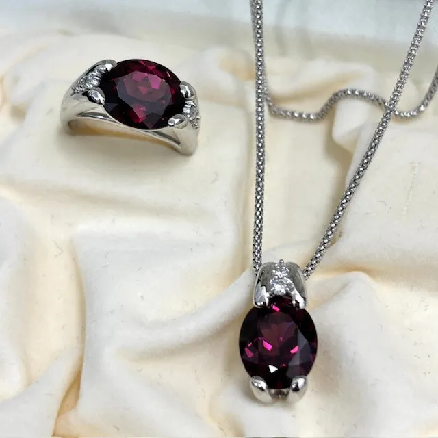 本日、ガーネットの指輪&ネックレスを買取いたしました！